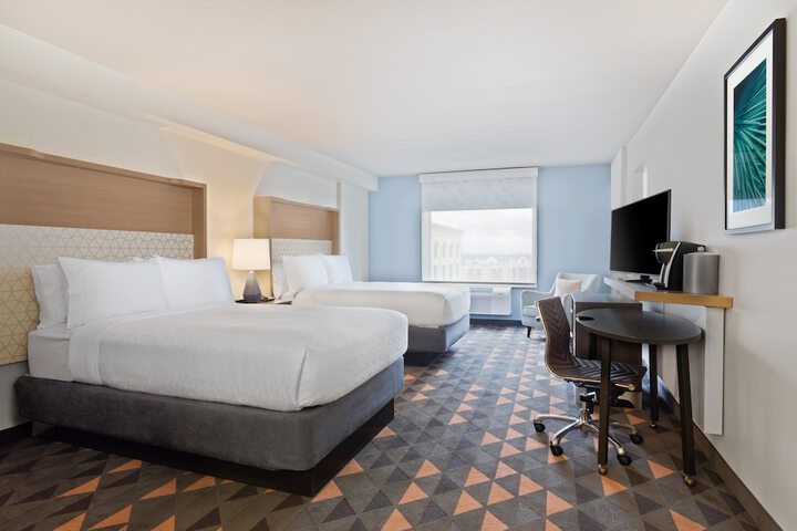 Room 30 of 100