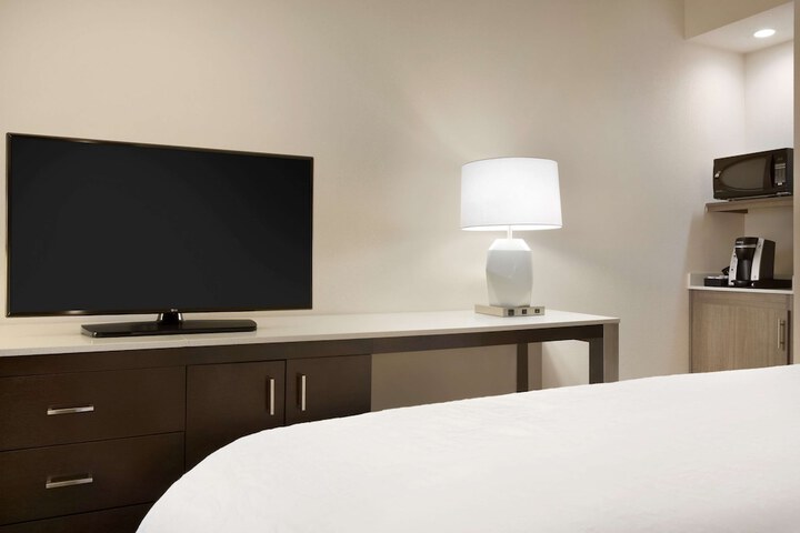 Room 17 of 37