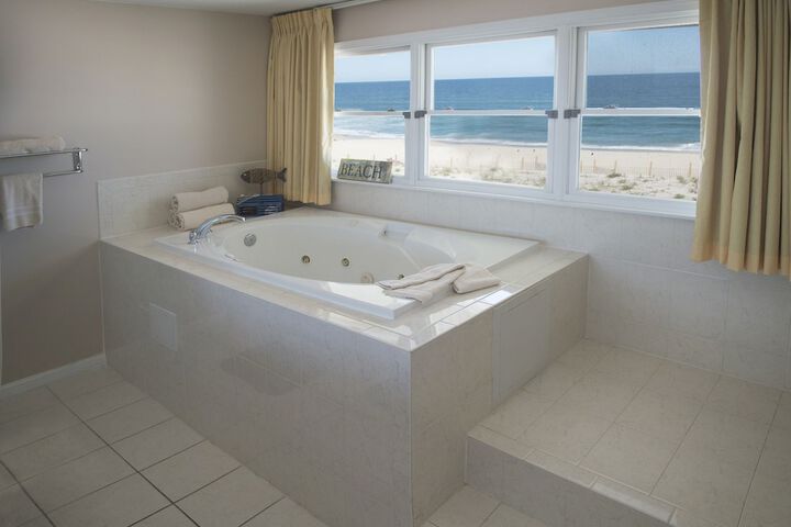 Hot Tub 64 of 67