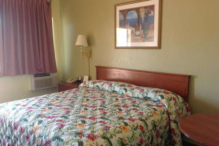 Room 9 of 25
