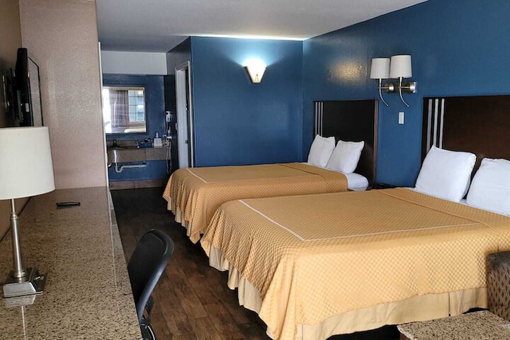 Room 70 of 83