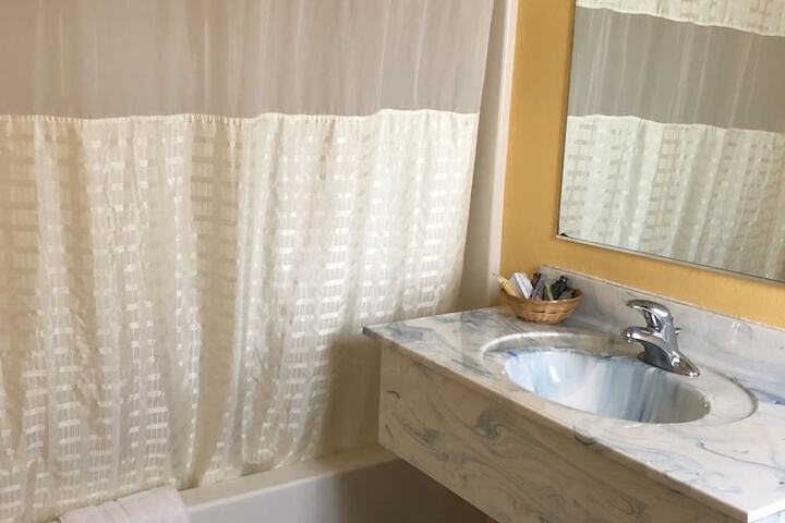 Room 21 of 34