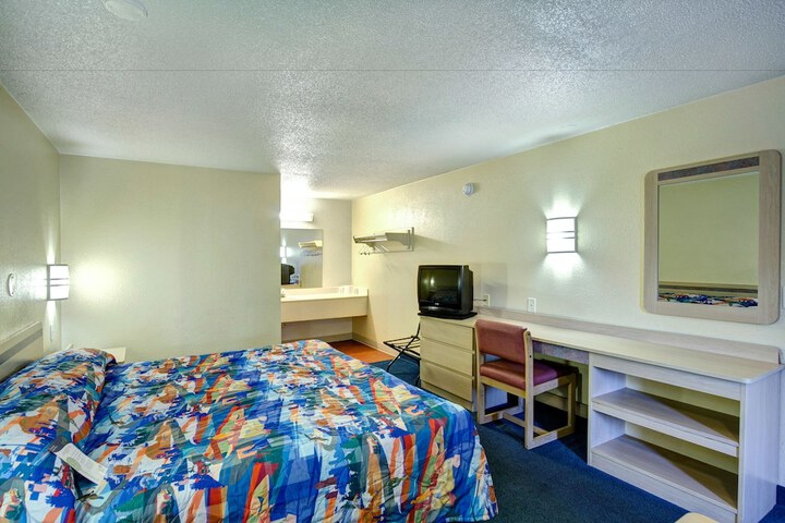 Room 12 of 19