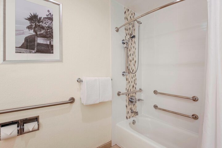 Courtyard by Marriott San Diego Del Mar / Solana Beach