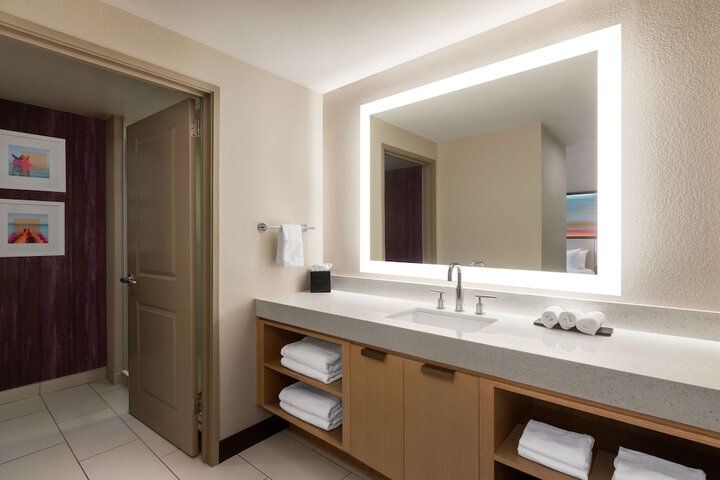 Room 34 of 108