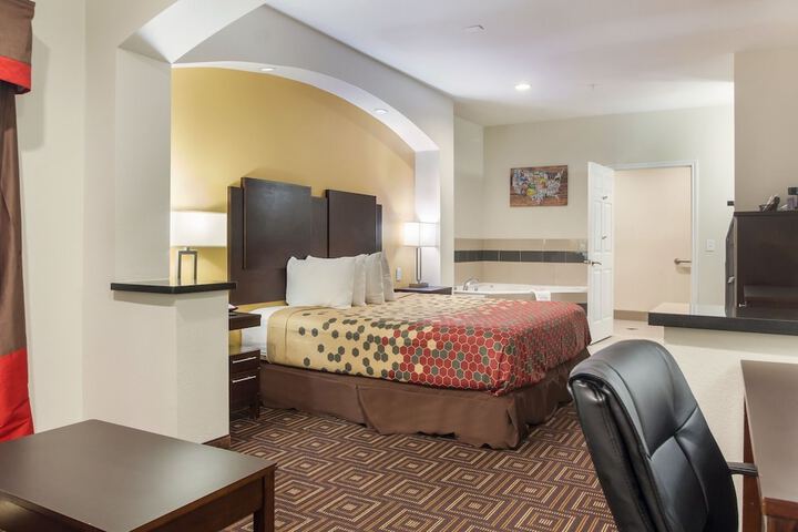 Room 8 of 12