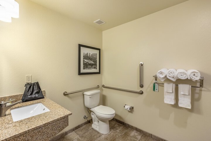 Cobblestone Hotel and Suites Janesville