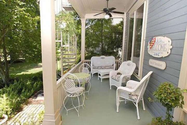 Stay Fairfield - Fairfield Place and Fairfield Manor Bed & Breakfast