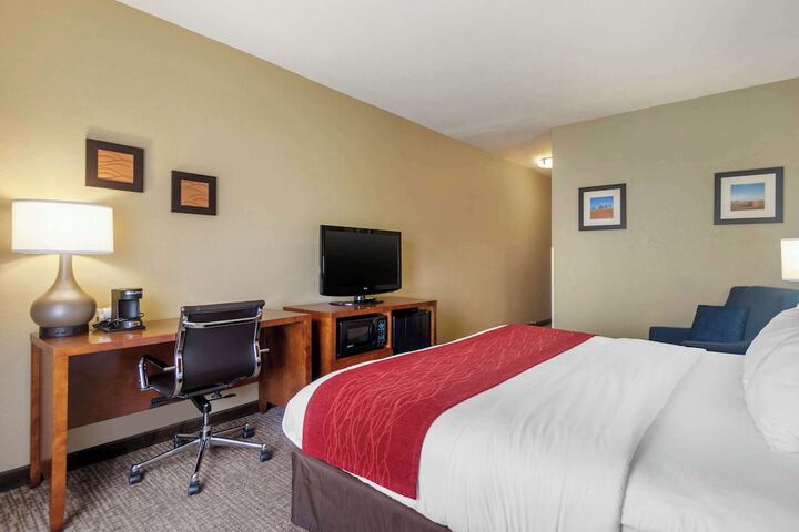Comfort Inn & Suites Pittsburg KS