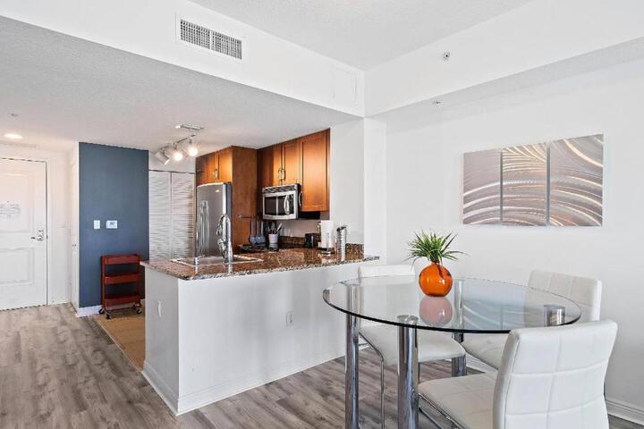 Luxury Near the Beach! Beach pass included!