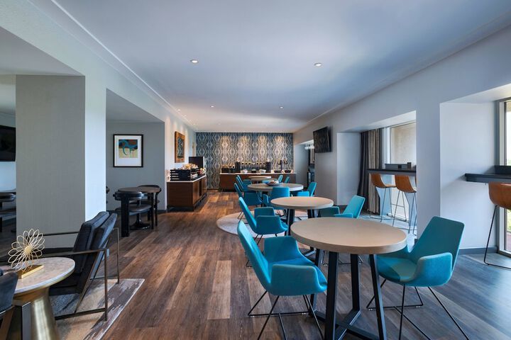 Lounge 61 of 64