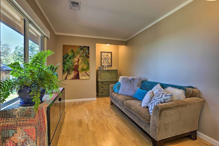 Luxe Auburn Hideaway w / Tennis Court & Views!