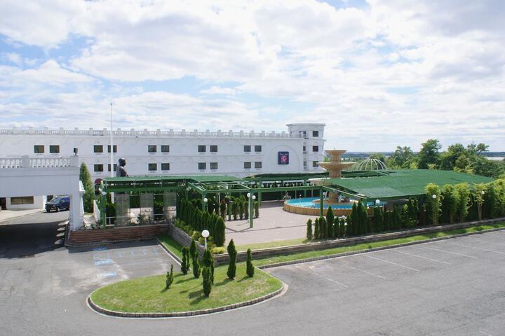 Hotel 2 of 34