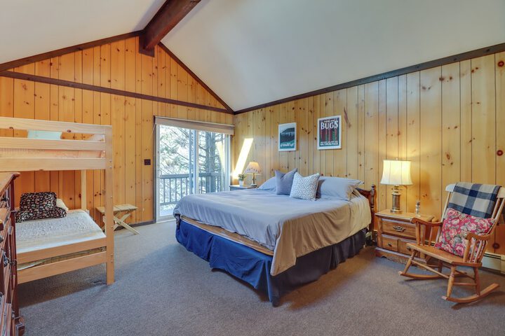 Near Skiing: Lakefront Gem w / Kayaks in Long Pond