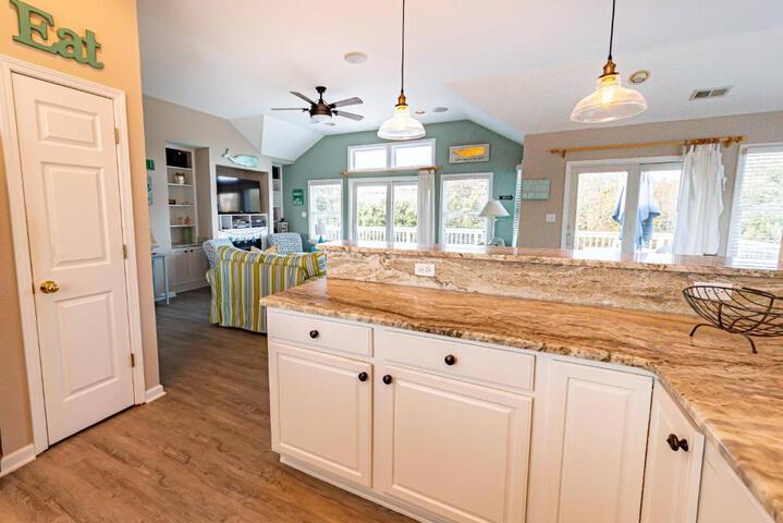 Family Tradition - Duck Landing Oceanside, 130 Yds to Beach, Pool, Hot Tub, Tiki Bar