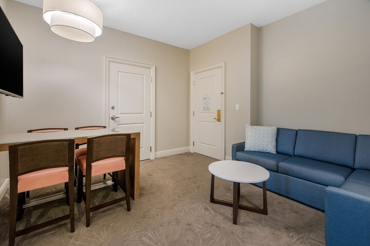 Room 84 of 222