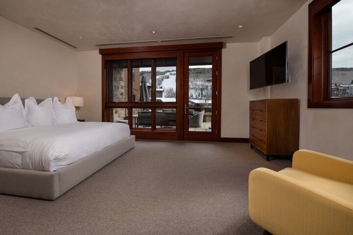 Room 85 of 158