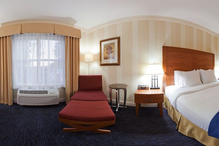 Room 10 of 42