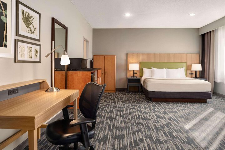 Country Inn & Suites by Radisson Brookings, SD