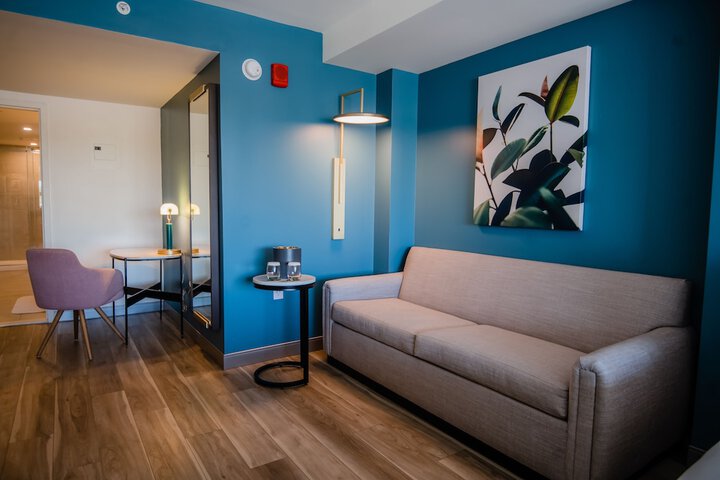 Room 25 of 60