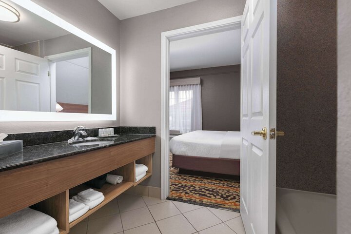 La Quinta Inn & Suites by Wyndham Belton - Temple South