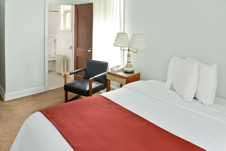 Room 35 of 43