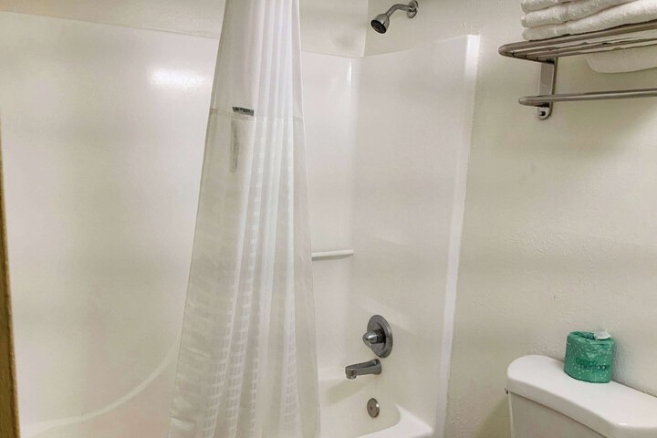 Days Inn by Wyndham Troy IL