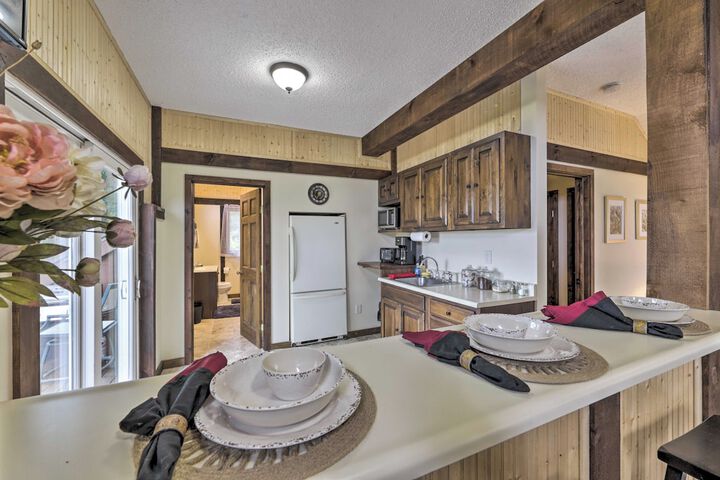 Private Guest House w / Deck + Spectacular Views!