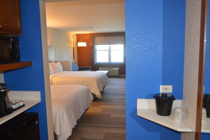 Room 25 of 40