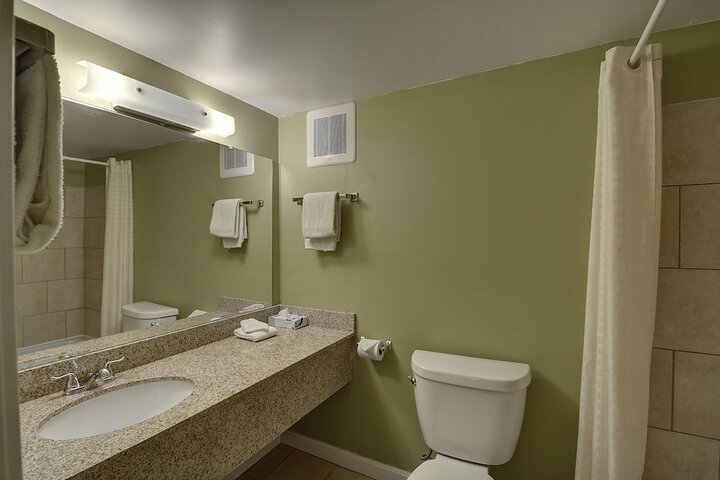 Colonial Motel