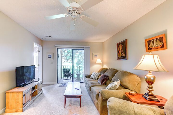 Little River Condo w / Pool Access: 5 Mi to Beach