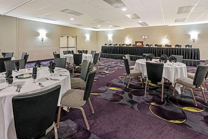 Ballroom/Hall 24 of 26