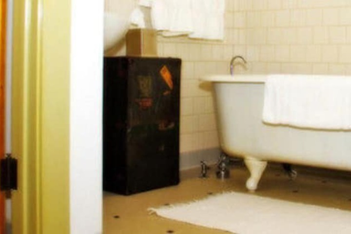 Room 146 of 353