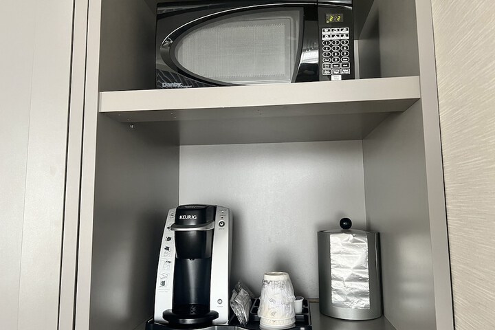 Holiday Inn Toronto Airport East by IHG