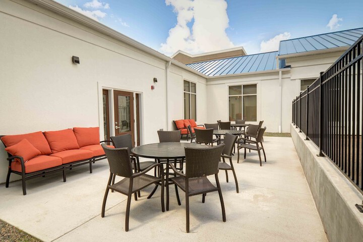 Holiday Inn Express & Suites - North Platte by IHG