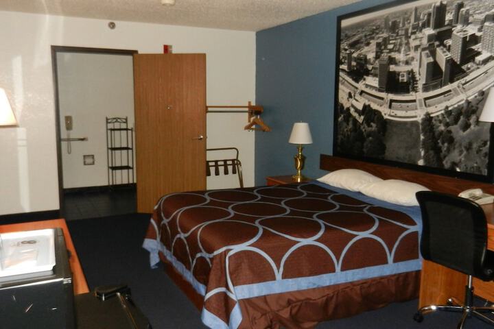 Room 27 of 46