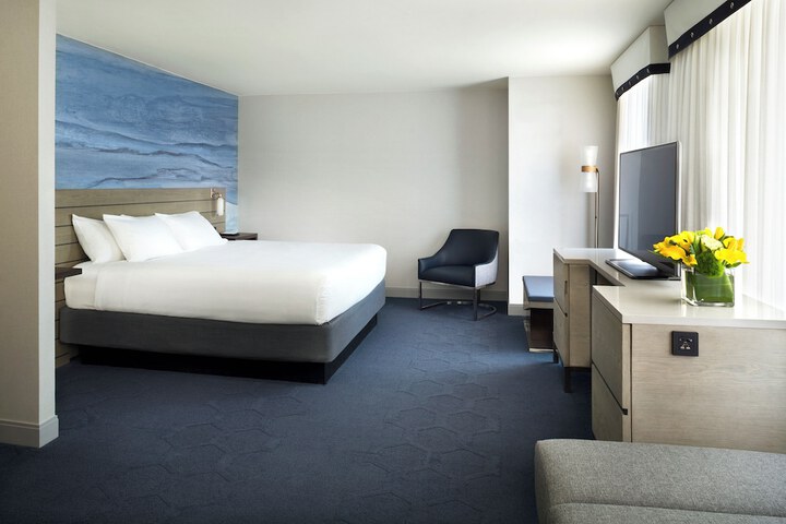 Room 9 of 35