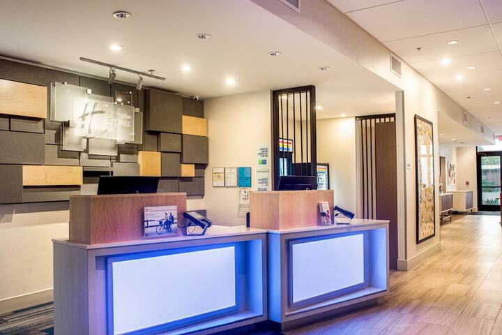 Holiday Inn Express & Suites Racine by IHG