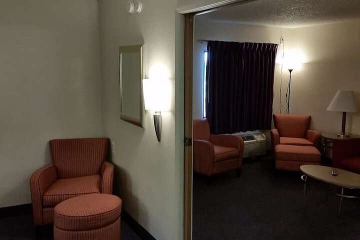 Room 20 of 33