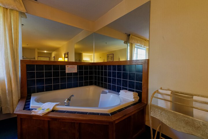 Hot Tub 95 of 111