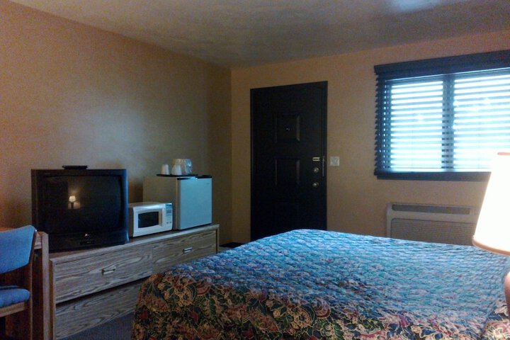 Colonial Inn Motel