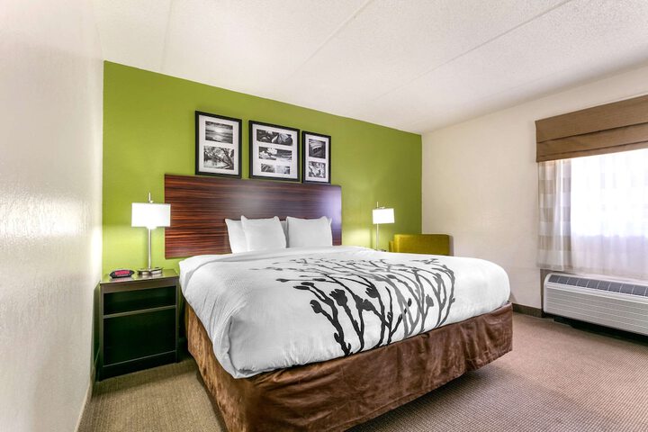 Room 30 of 43