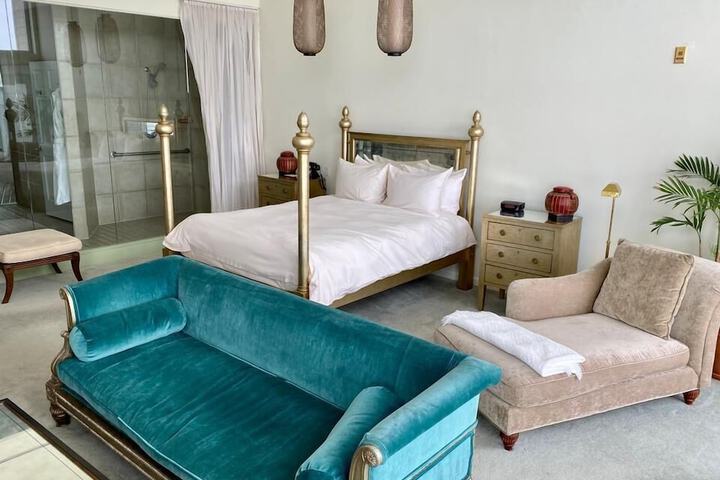 Room 10 of 76