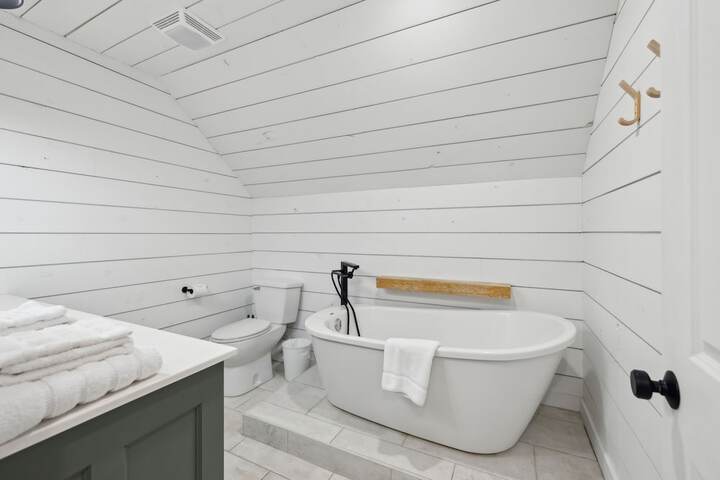 Fox Haven Retreat-modern Cabin-acres of Priv Land