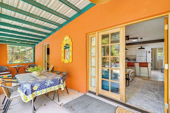 Vibrant casa Paloma w / Patio - Near Vineyards!