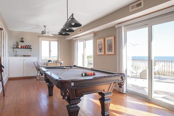 Lighthouse by Avantstay Beachfront View Home w / Pool Table & Ping Pong