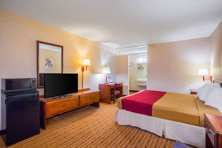 Room 34 of 65