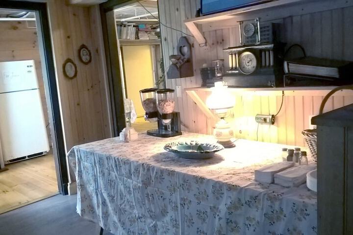 Breakfast/Coffee Service 152 of 156