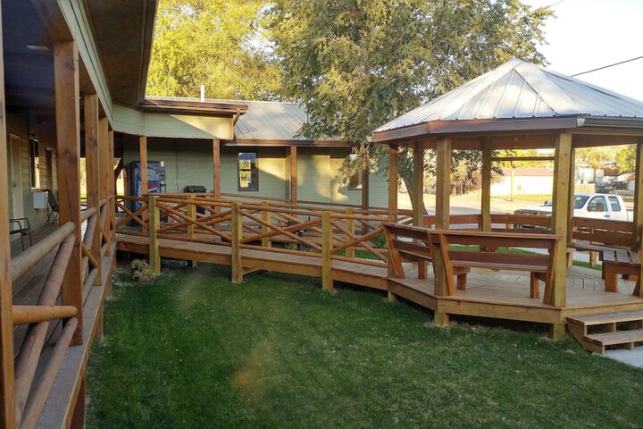 Hotel Exterior 25 of 26