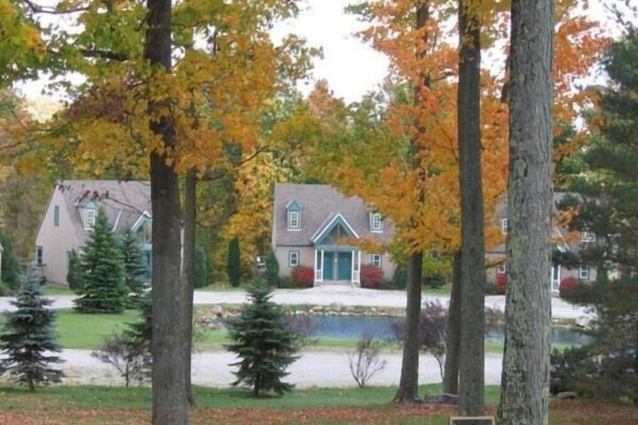 Spruce Hill Inn and Cottages